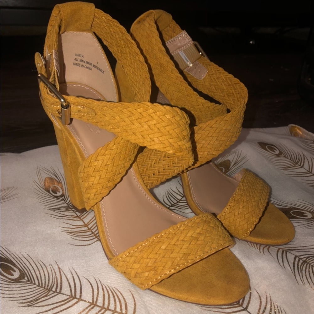 Heels - Picture 3 of 4